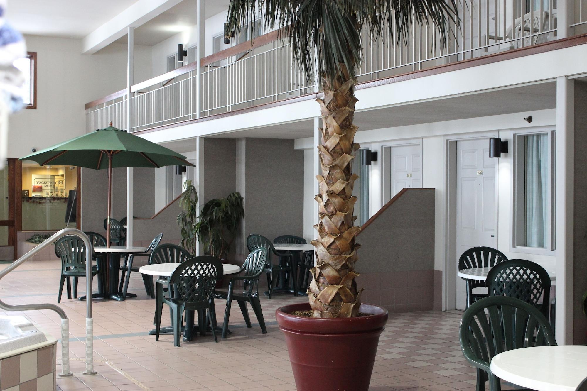 Rodeway Inn Columbia Mall Loop Гранд-Форкс Экстерьер фото