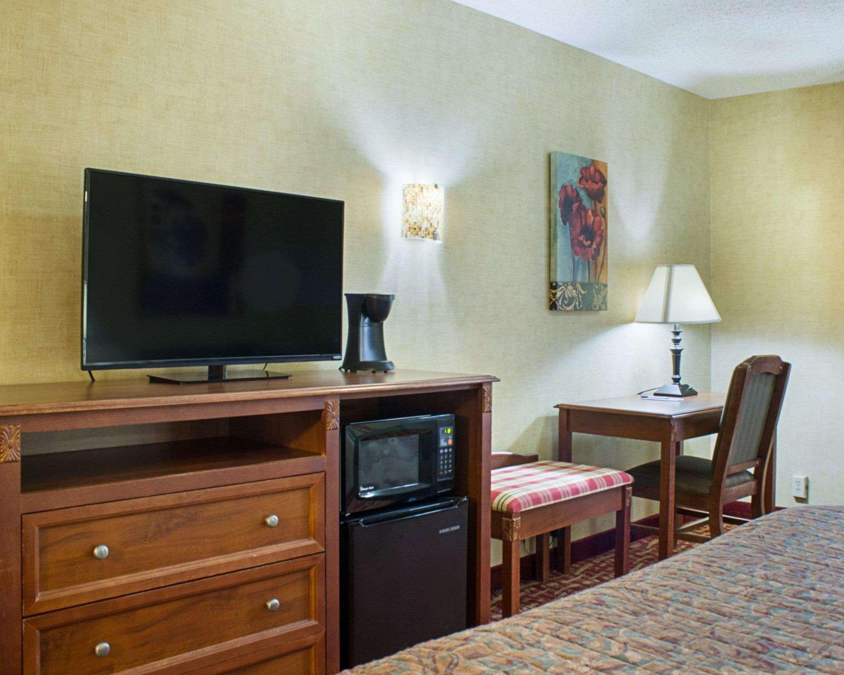 Rodeway Inn Columbia Mall Loop Гранд-Форкс Экстерьер фото