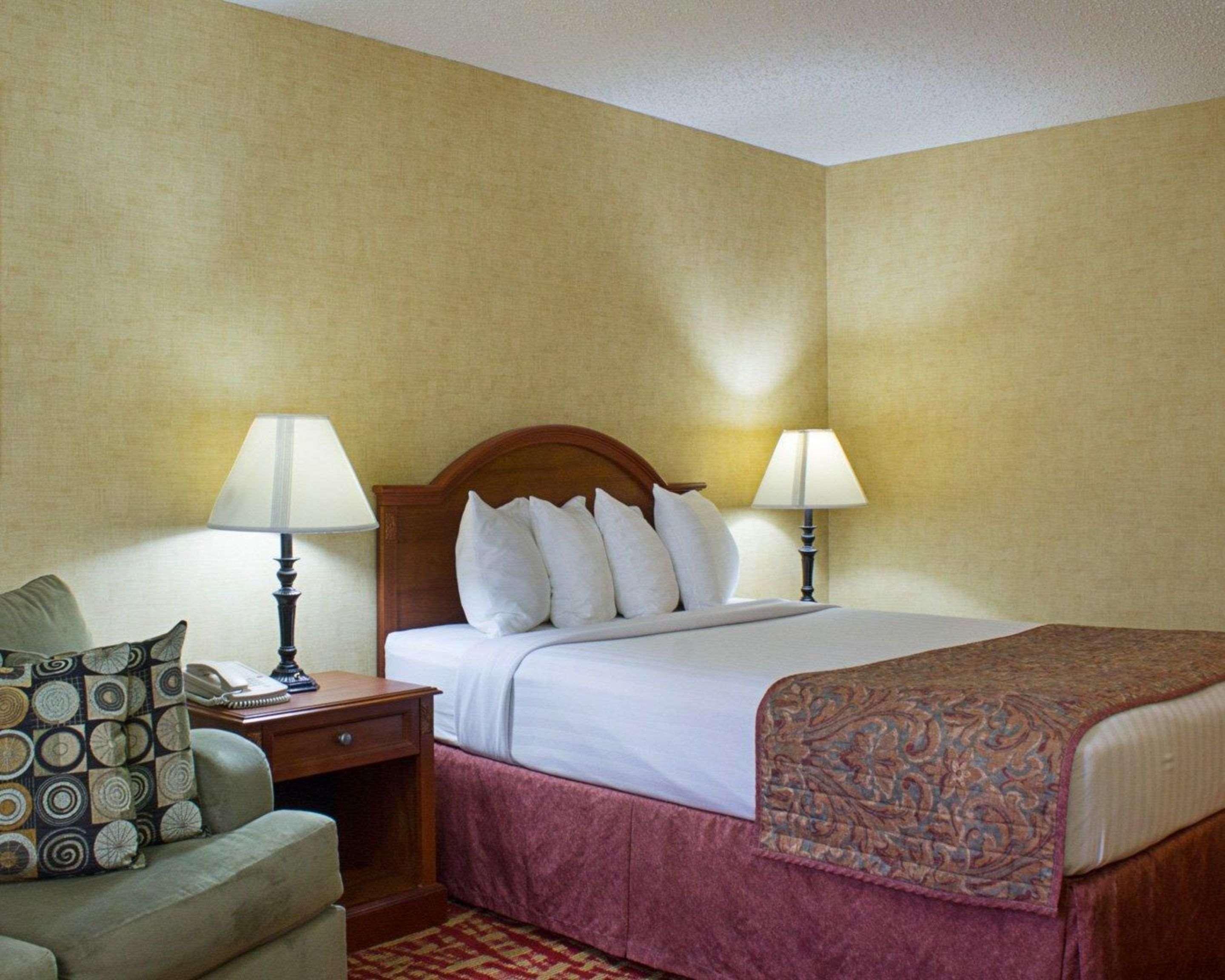 Rodeway Inn Columbia Mall Loop Гранд-Форкс Экстерьер фото