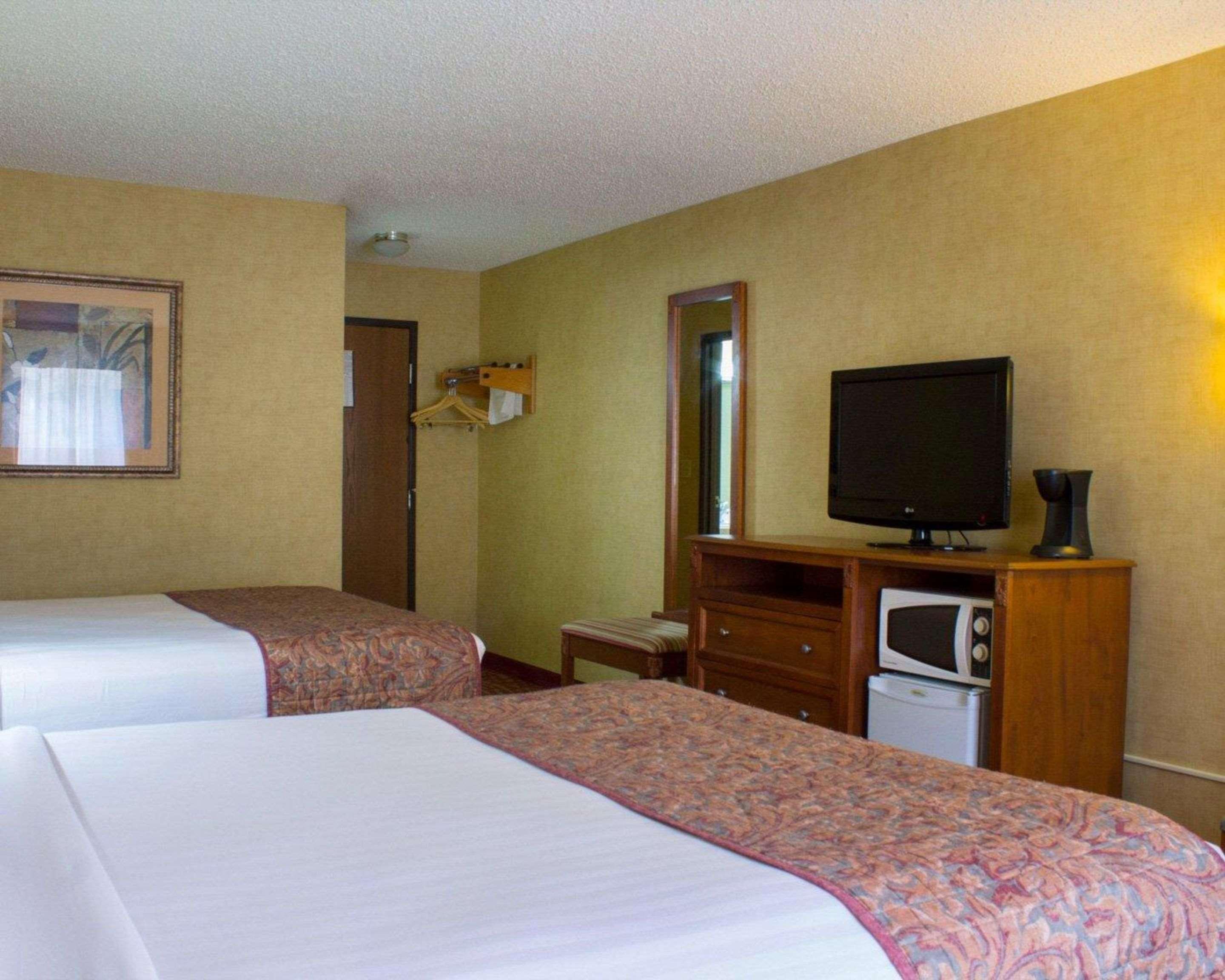 Rodeway Inn Columbia Mall Loop Гранд-Форкс Экстерьер фото