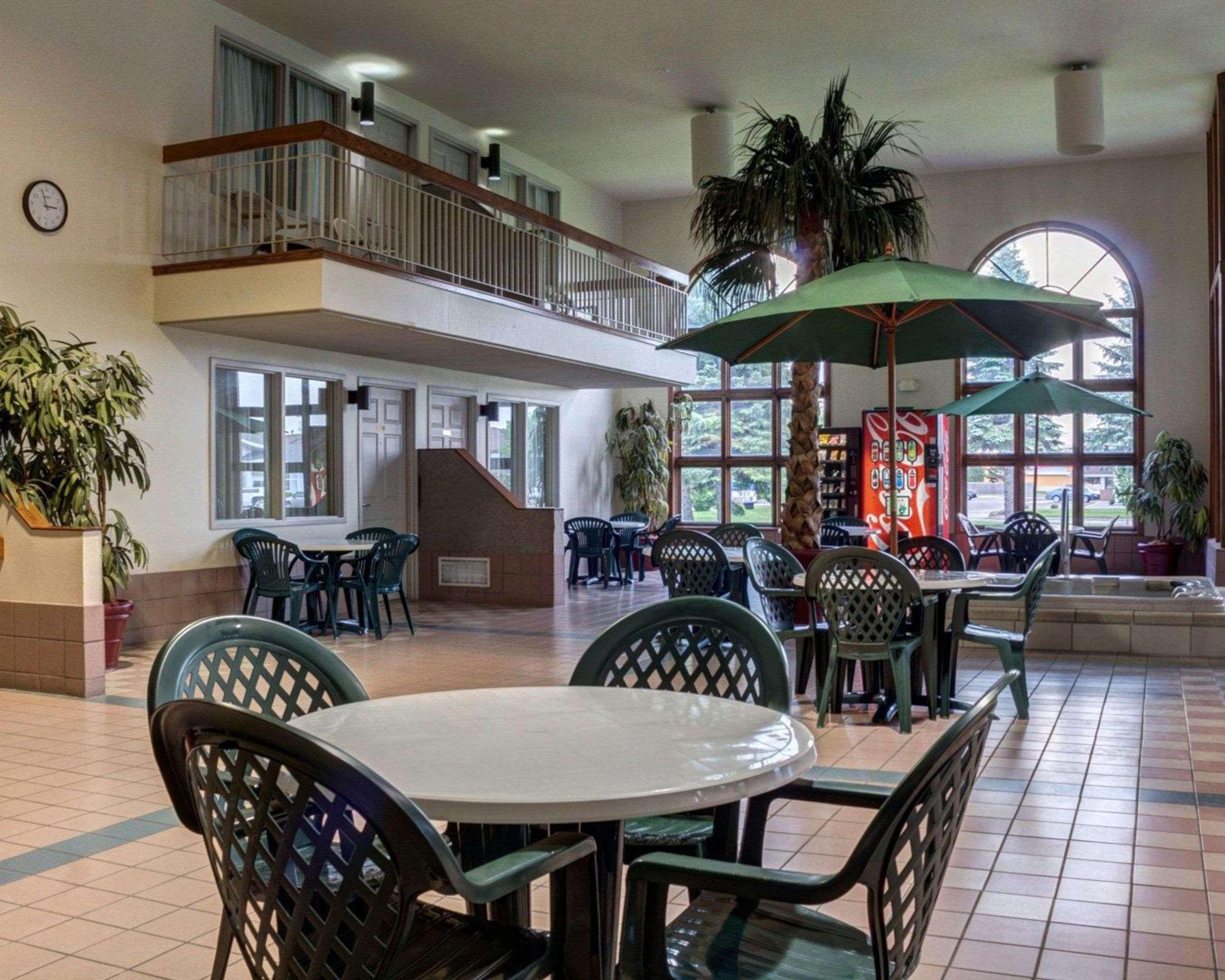 Rodeway Inn Columbia Mall Loop Гранд-Форкс Экстерьер фото