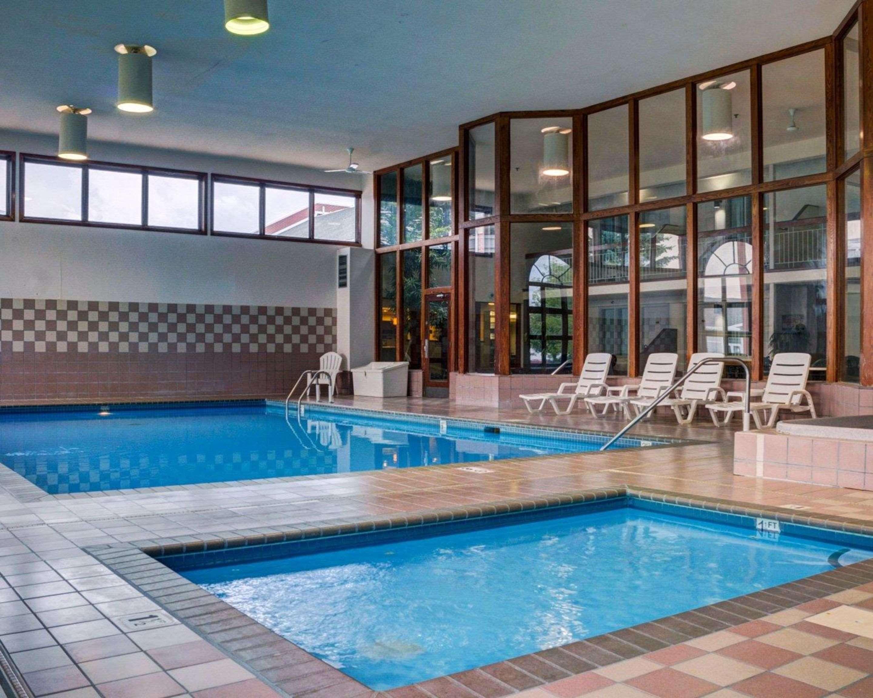 Rodeway Inn Columbia Mall Loop Гранд-Форкс Экстерьер фото