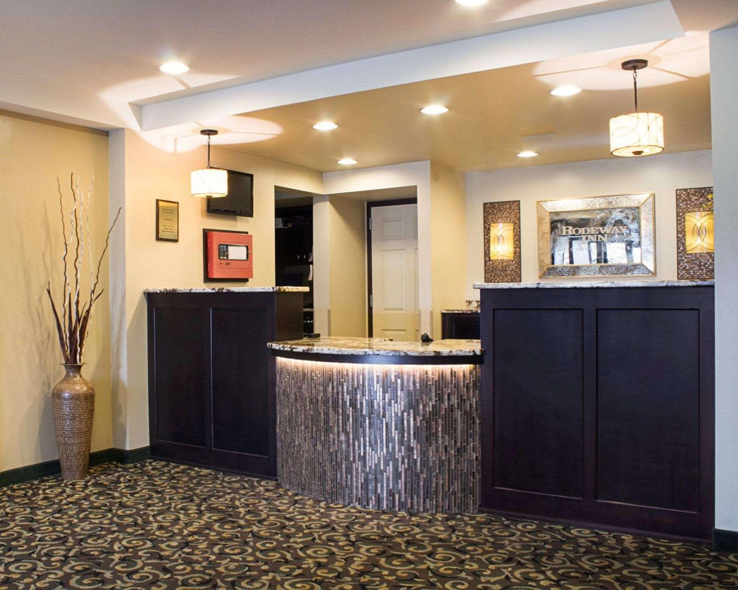Rodeway Inn Columbia Mall Loop Гранд-Форкс Экстерьер фото