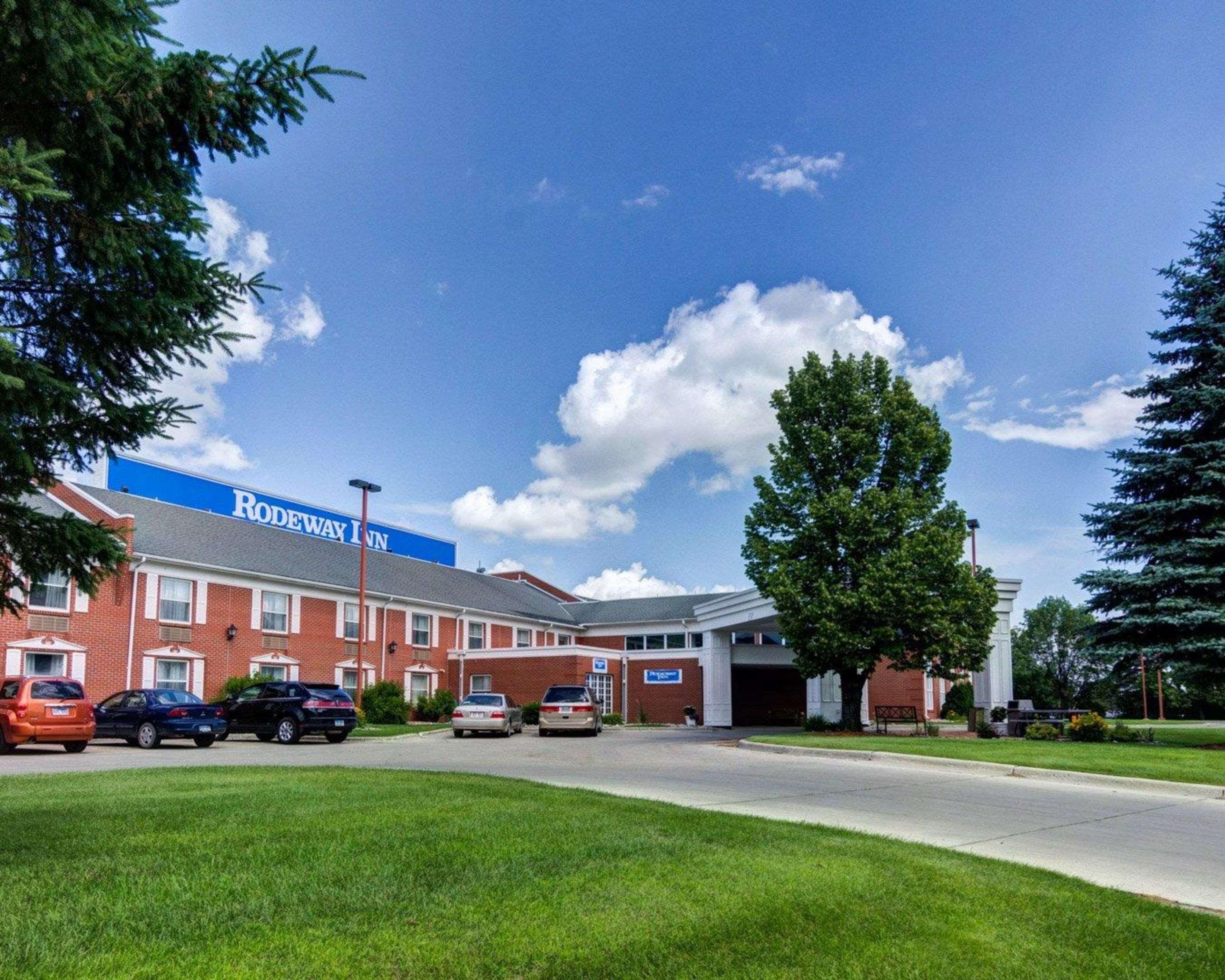 Rodeway Inn Columbia Mall Loop Гранд-Форкс Экстерьер фото