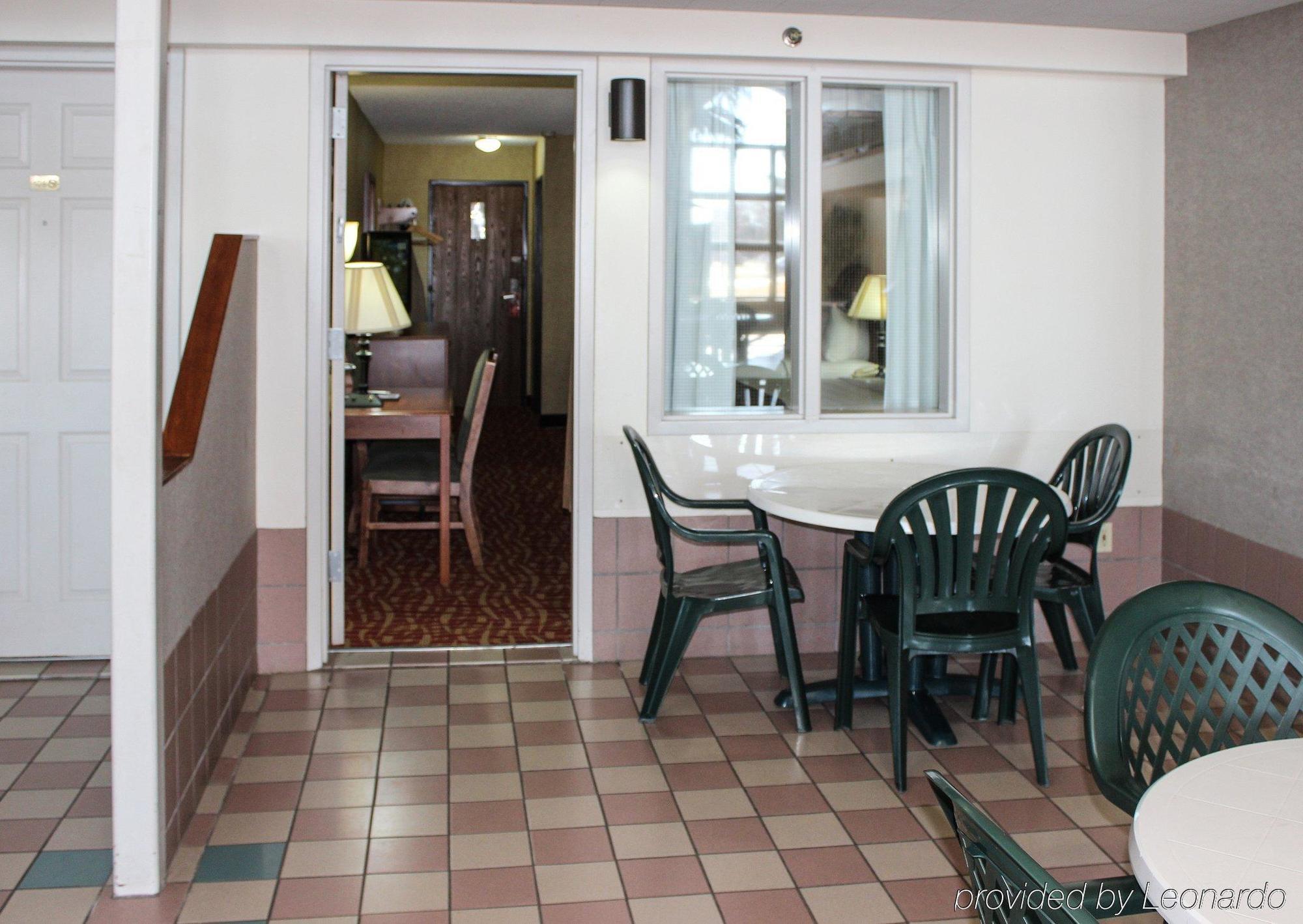 Rodeway Inn Columbia Mall Loop Гранд-Форкс Экстерьер фото