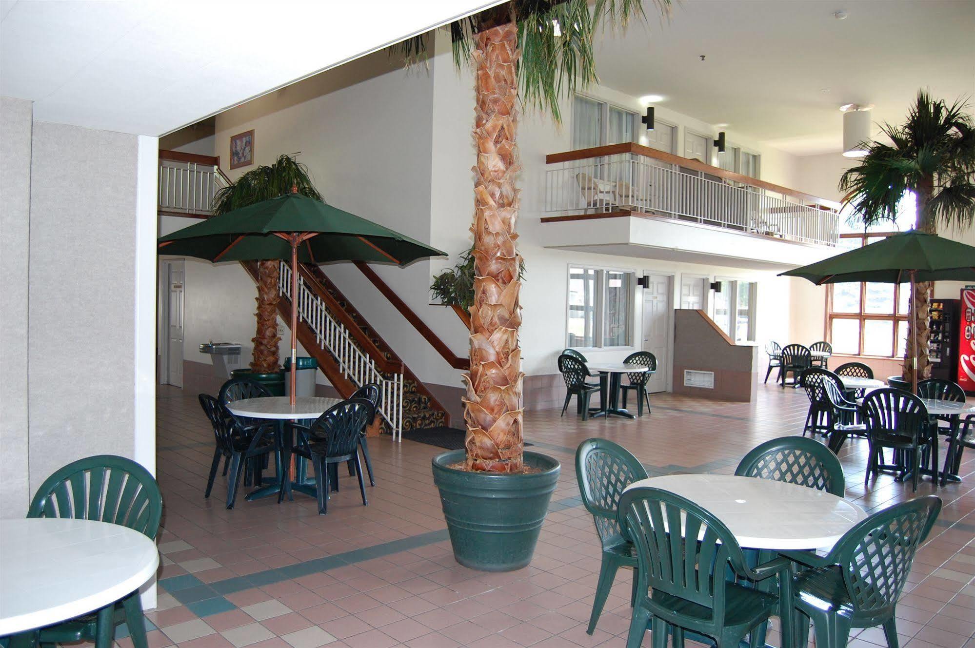 Rodeway Inn Columbia Mall Loop Гранд-Форкс Экстерьер фото